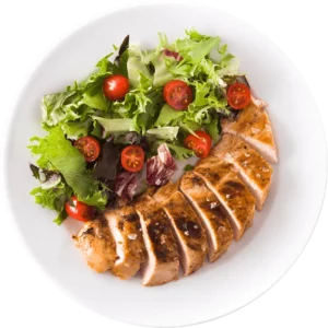 Peito de frango com salada