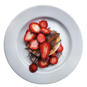 Panqueca com morango e chocolate