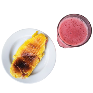 Pão de leite misto prensado e batido de morango